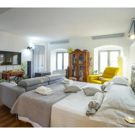 Palace Tower View Split