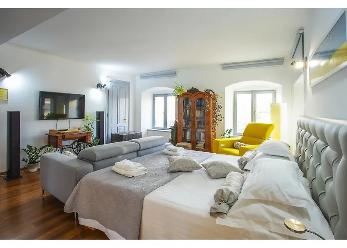 Palace Tower View Split